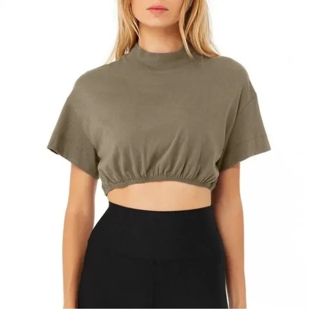 Alo Yoga “Kick It” Crop Tee